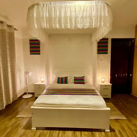 Nimaro Courts Hotel Entebbe Kültér fotó