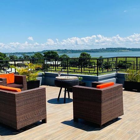 Nimaro Courts Hotel Entebbe Kültér fotó