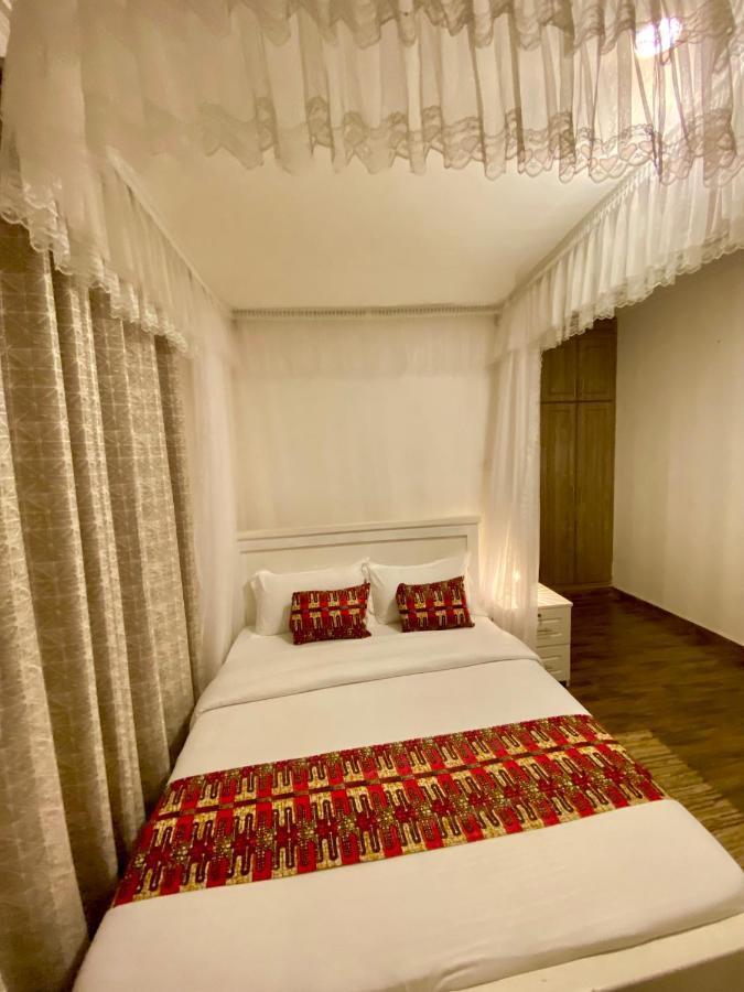 Nimaro Courts Hotel Entebbe Kültér fotó