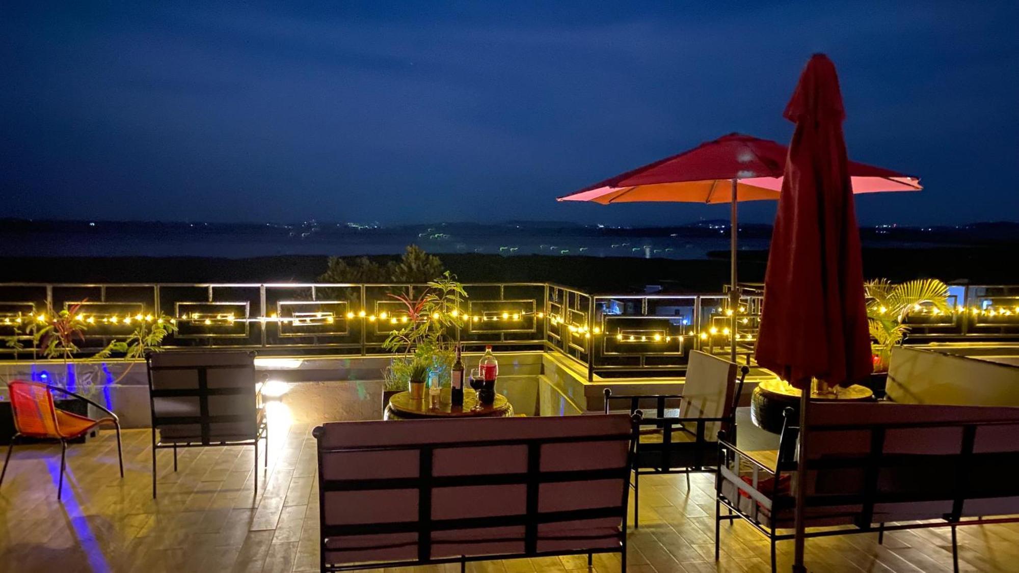 Nimaro Courts Hotel Entebbe Kültér fotó