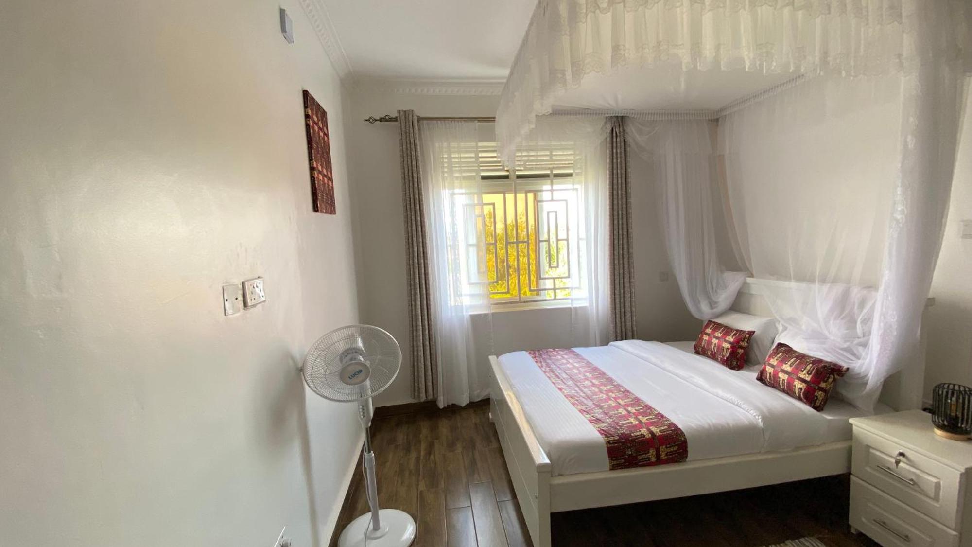 Nimaro Courts Hotel Entebbe Kültér fotó