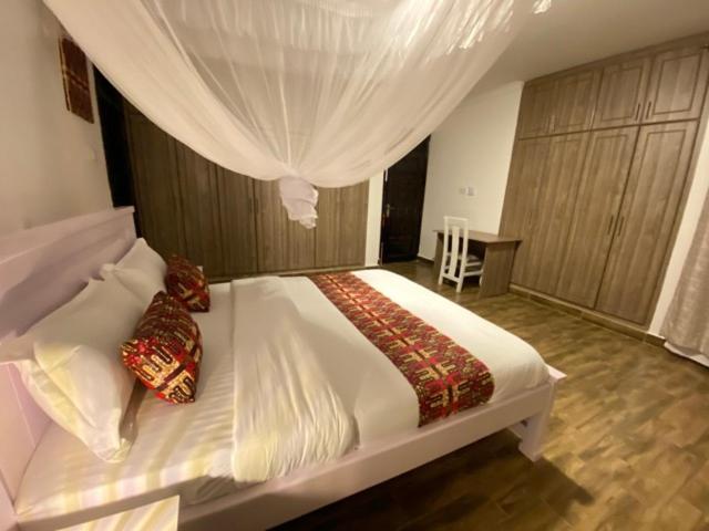 Nimaro Courts Hotel Entebbe Kültér fotó