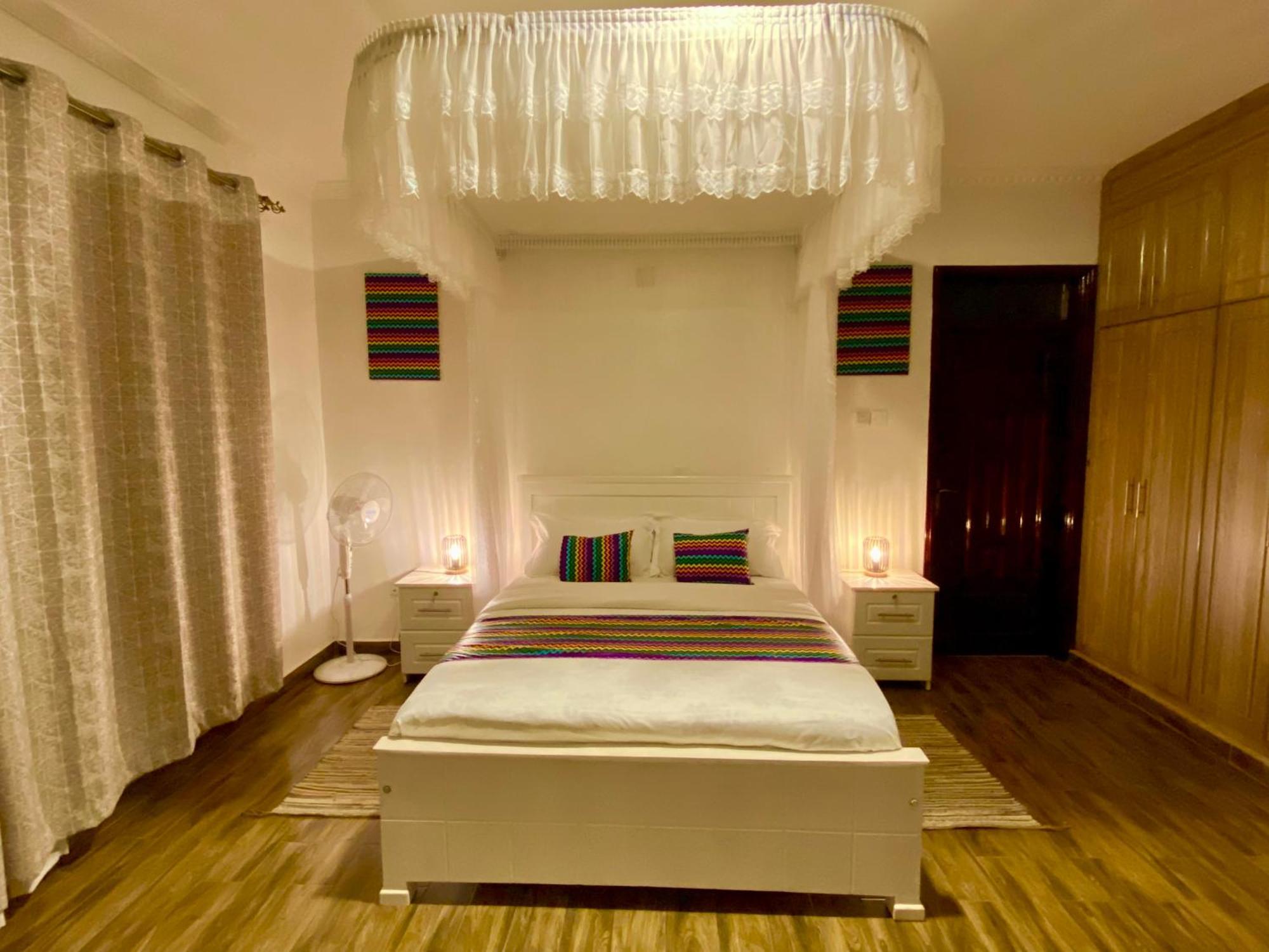 Nimaro Courts Hotel Entebbe Kültér fotó