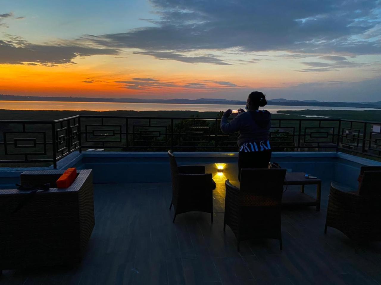 Nimaro Courts Hotel Entebbe Kültér fotó