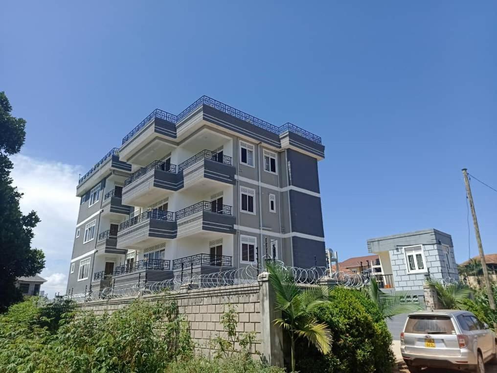 Nimaro Courts Hotel Entebbe Kültér fotó