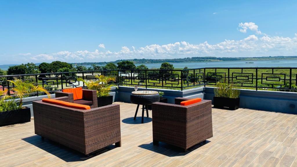 Nimaro Courts Hotel Entebbe Kültér fotó